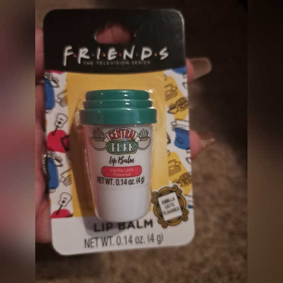 F.R.I.E.N.D.S Accessories 6pc BUNDLE Tee/Trivia Game/3pk Socks/ Lipbalm NWT - Picture 6 of 10